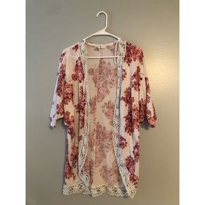 Half sleeve white & pink floral kimono. Size XS